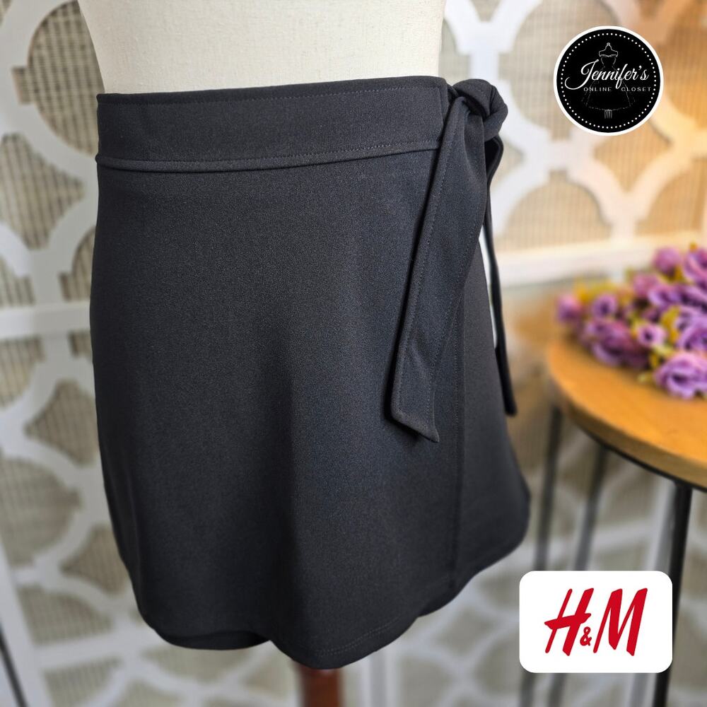 H&M Women's Black Faux Wrap Skort Size M